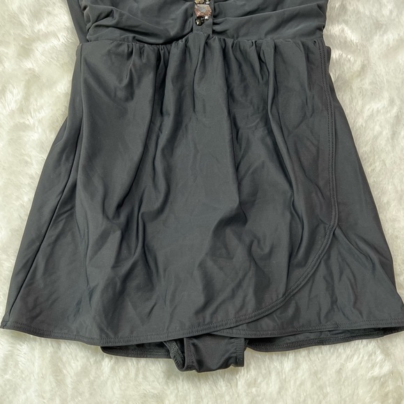 NWOT Miraclesuit Bandeau One-Piece Embellished Swimsuit in Black Size 8 - Picture 4 of 12